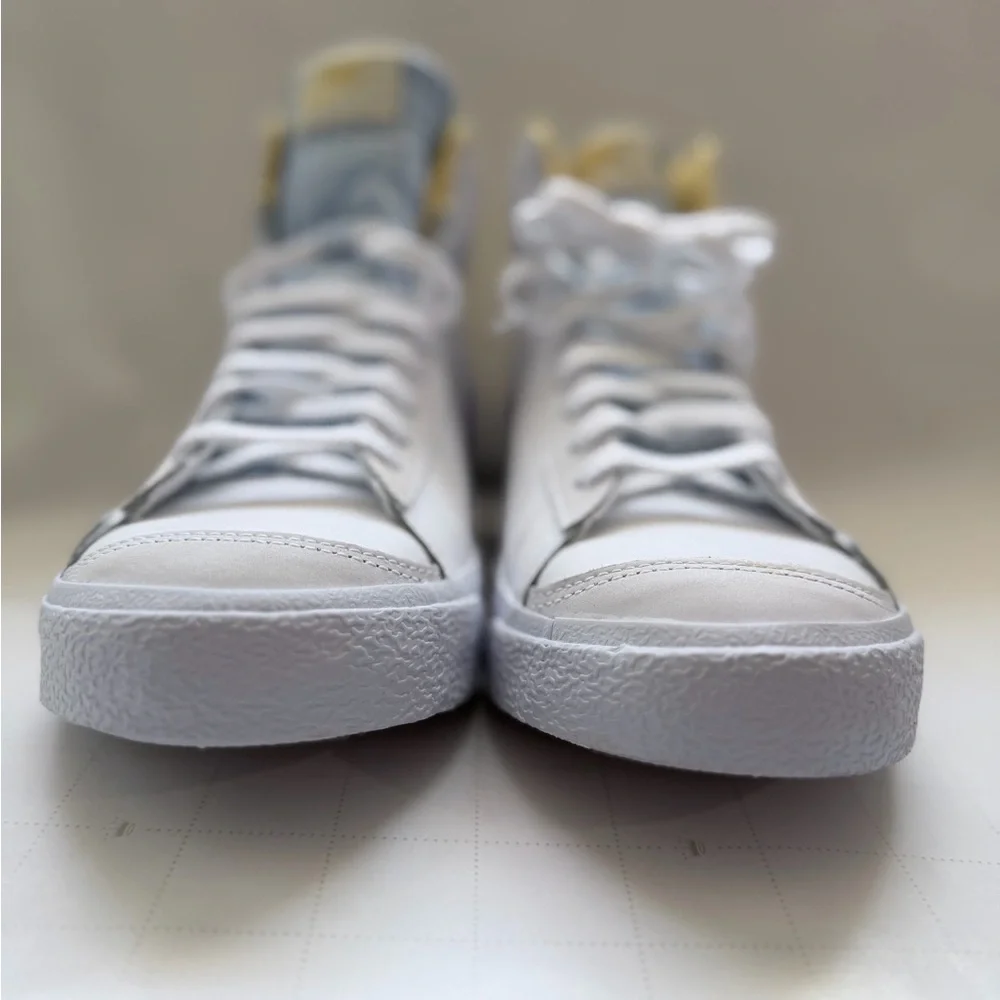 Nike White and Light Gray High-Tops